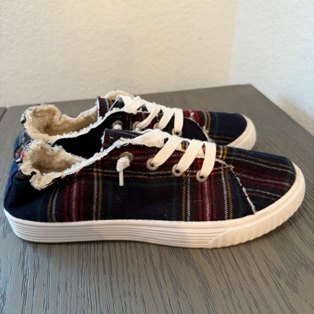 Tommy Bahama Womens 9.5 Plaid Faux Sherpa Lined Slip On Sneakers Navy Red Tartan